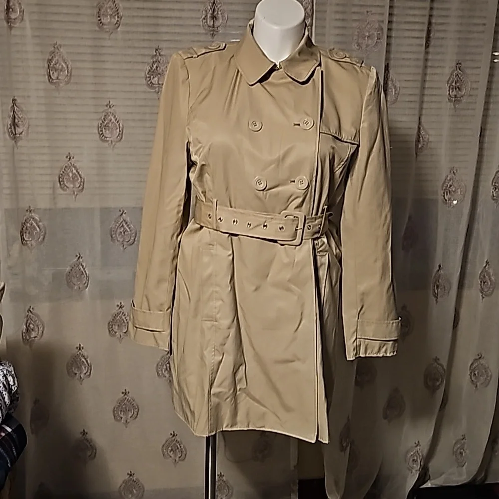 Beige Coat - Picture 2 of 16